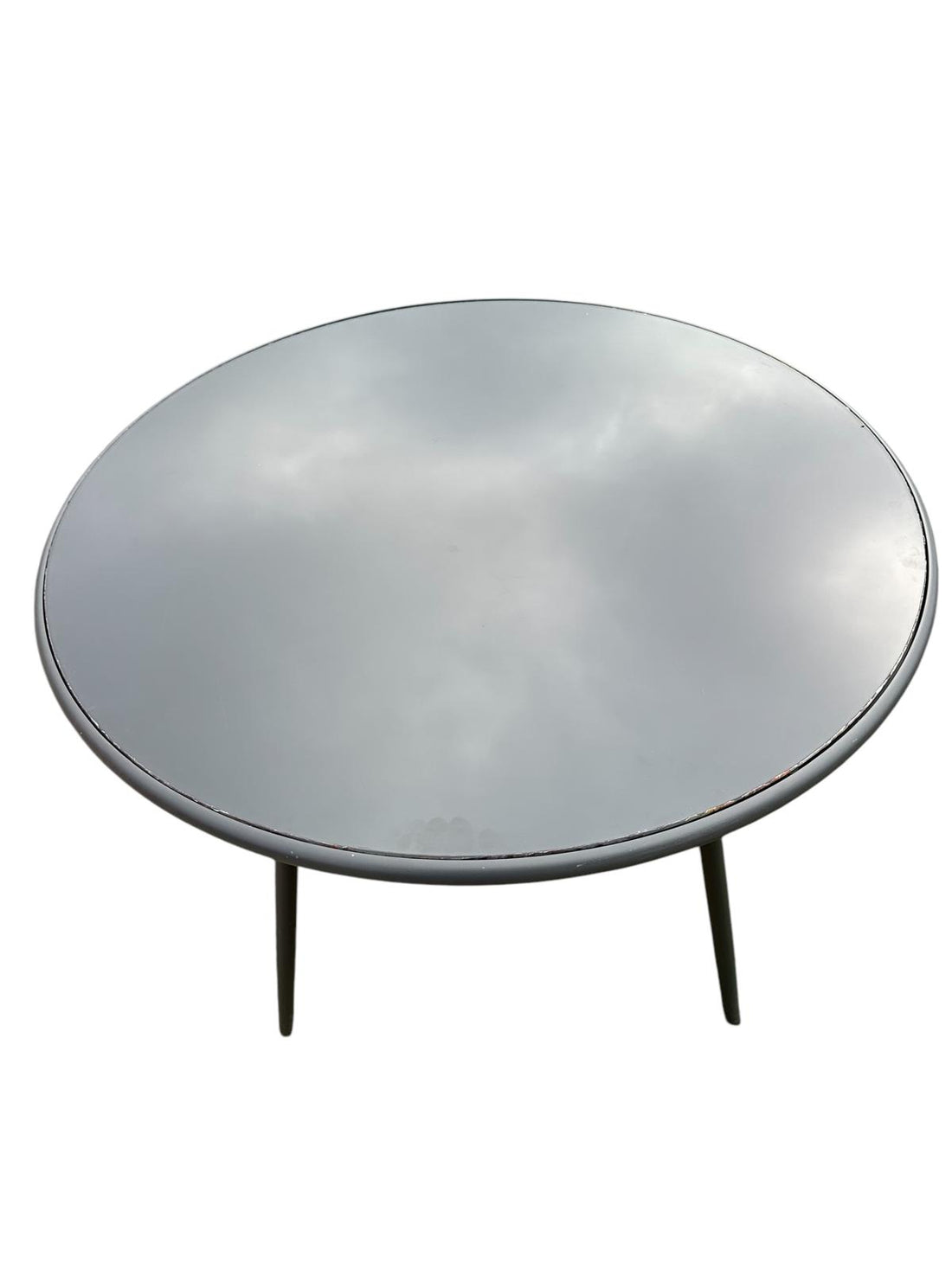 Stellar surrounding patio table