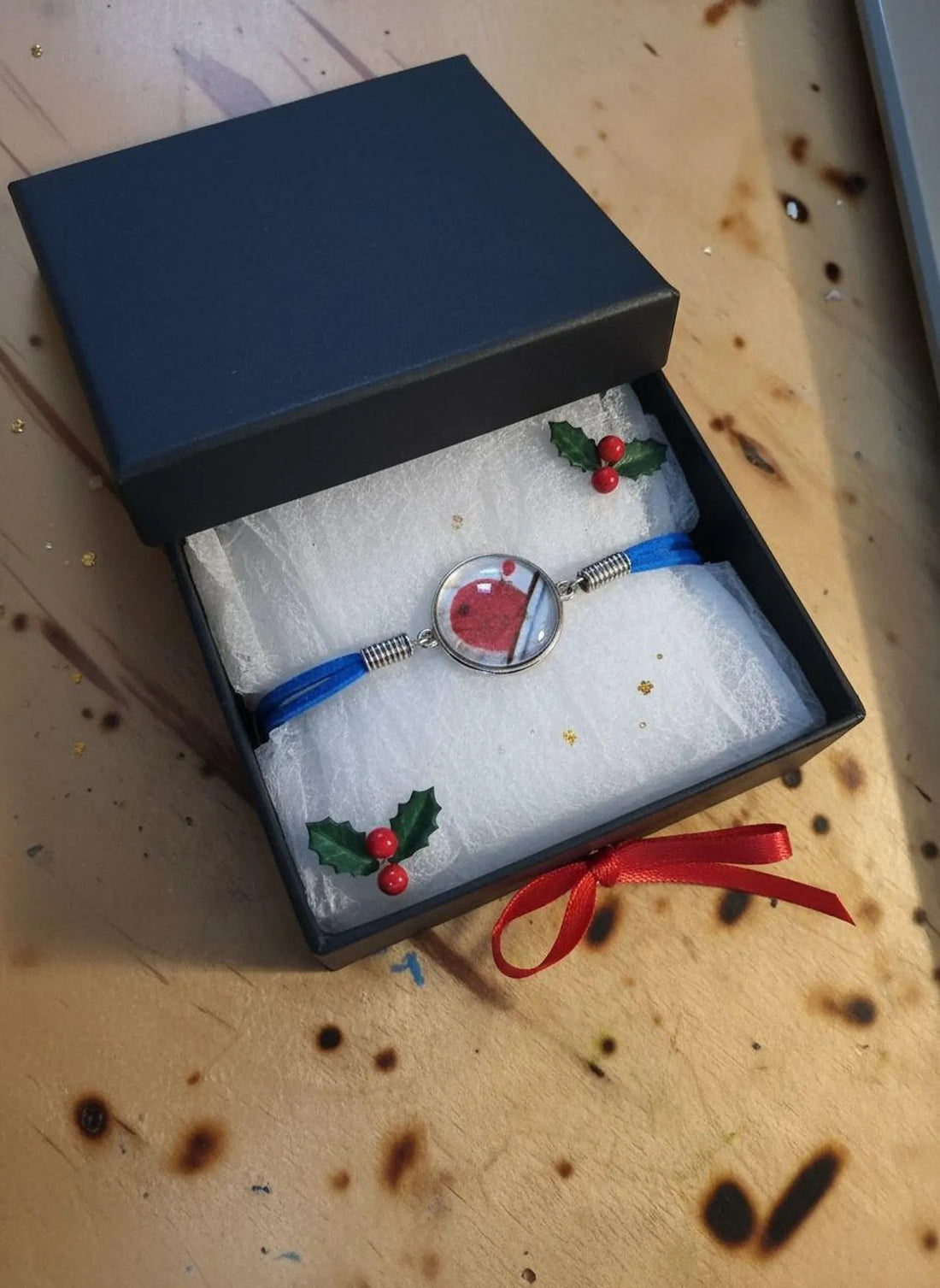 Handmade Red Cardinal Cloth Wrap Bracelet, Festive Resin Charm Jewelry, Adjustable Blue Fabric Band, Eco-Friendly Holiday Gift for Her Cat